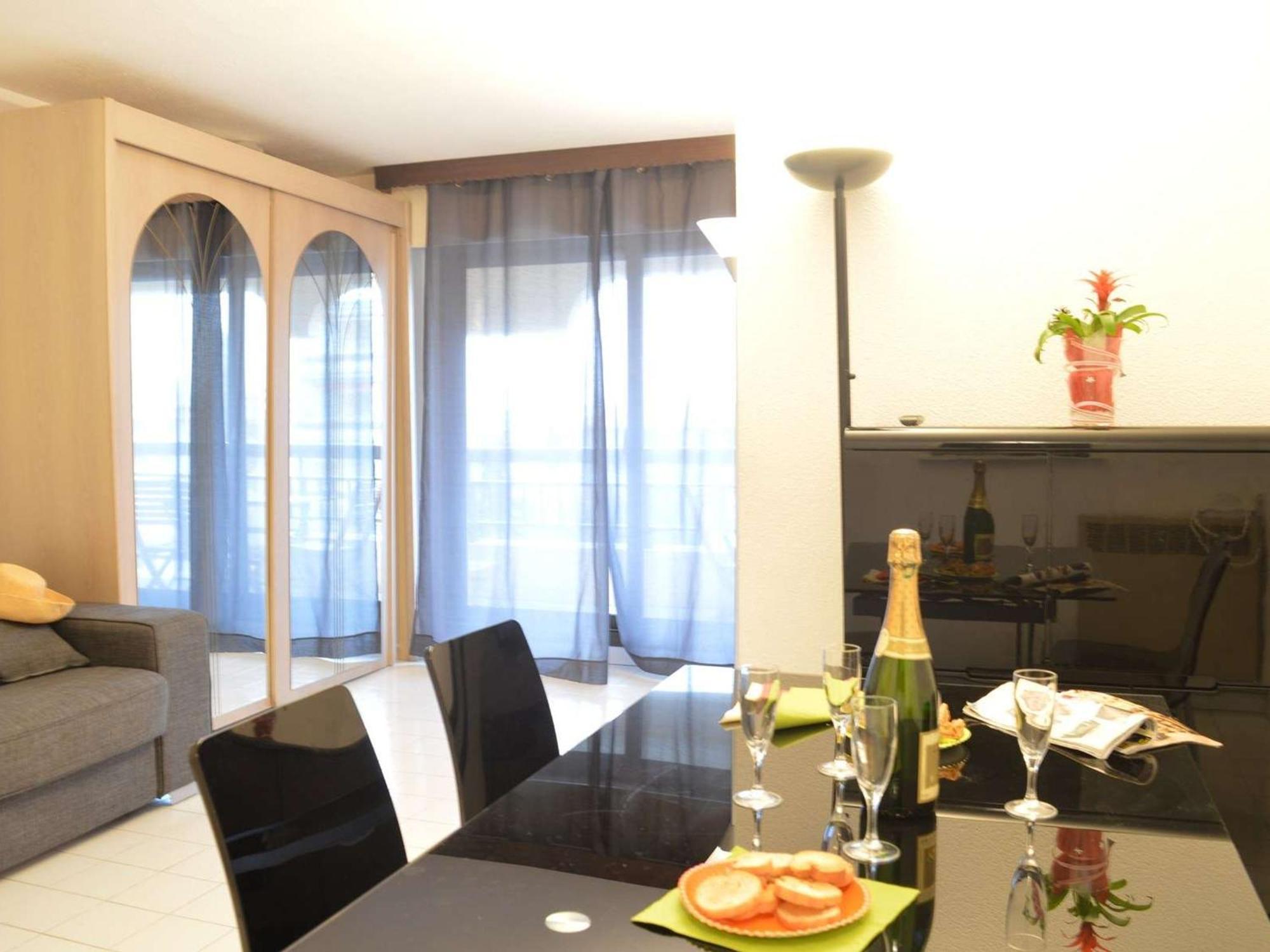 Studio Cabine A 200M De Port Frejus, Plage, Commerces, Terrasse, 4 Couchages, Menage Inclus - Fr-1-226A-31 Exterior photo